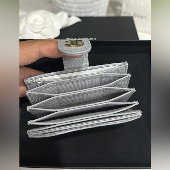 CHANEL 23B Snappy Card Holder in Light Gray Caviar - Picture 4 of 5